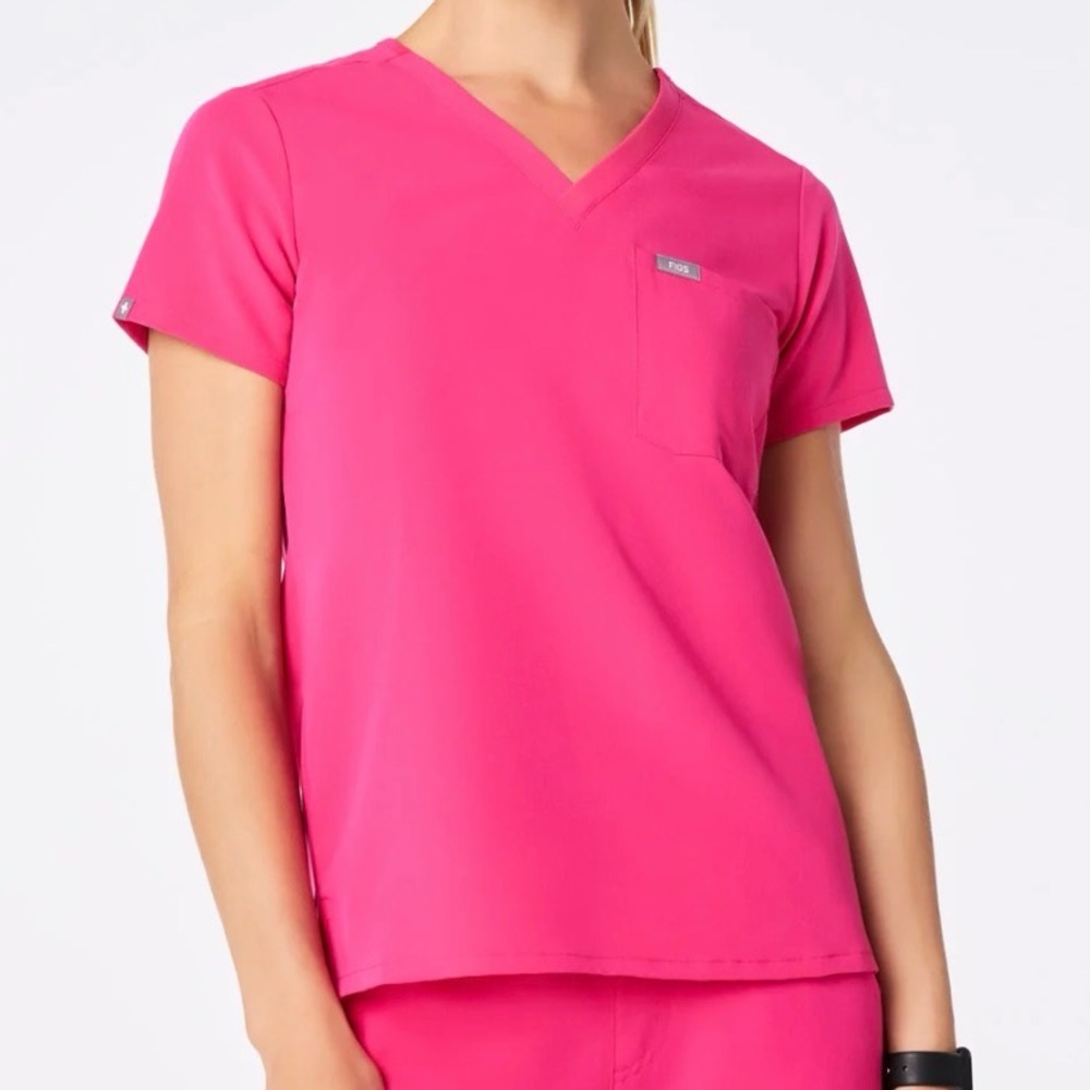 Figs Catarina One-Pocket Scrub Top in size S Petite in  Shocking Pink